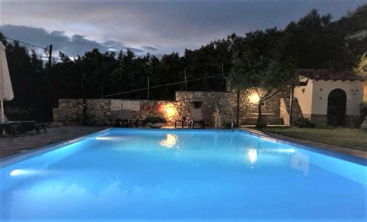 Villa Spartias Skiathos Town Bagian luar foto